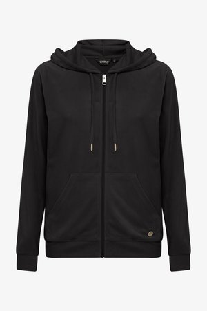 Svart zip-up hoodie gjord av mjuk tyg med huva, framfickor och silverdetaljer. Har ribbade muddar och en diskret logotypdetalj.