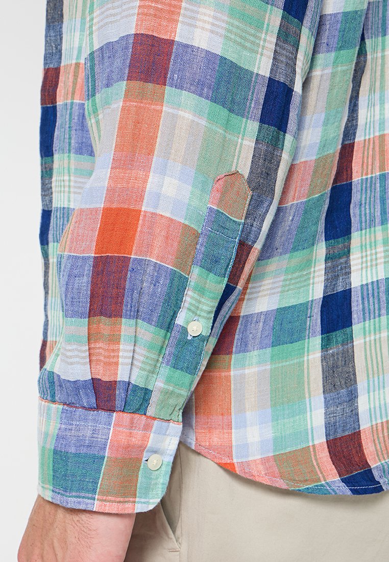 Mehrfarbiges Karomuster-Hemd in Blau-, Grün-, Orange- und Beigetönen. Hergestellt aus leichtem Stoff, mit Knopfmanschetten und einer lockeren Passform.