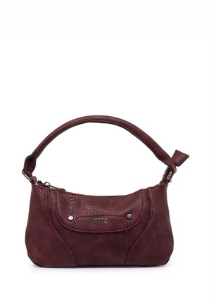 Bolso pequeño de cuero púrpura oscuro con asa corta, bolsillo frontal con solapa y tachuelas metálicas, y el nombre de la marca "ming" en el frente.