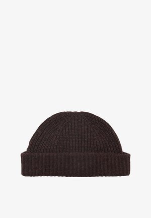 Cappello di lana lavorato a maglia di colore marrone scuro. Presenta una texture a coste con risvolto e una parte superiore arrotondata, adatto per l'uso in inverno.
