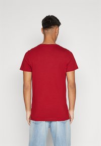 Tommy Jeans SLIM TEE - T-shirt - bas - magma red