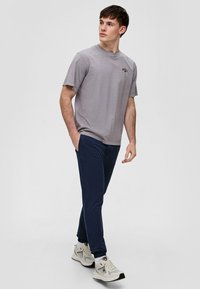 QS MIT WASCHUNG - Trainingsbroek - tiefblau