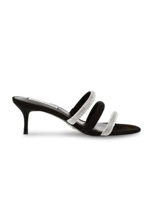 Sandalette nera in suede con tre cinturini decorati con strass argentati, punta affusolata e tacco a stiletto sottile. Superficie liscia.