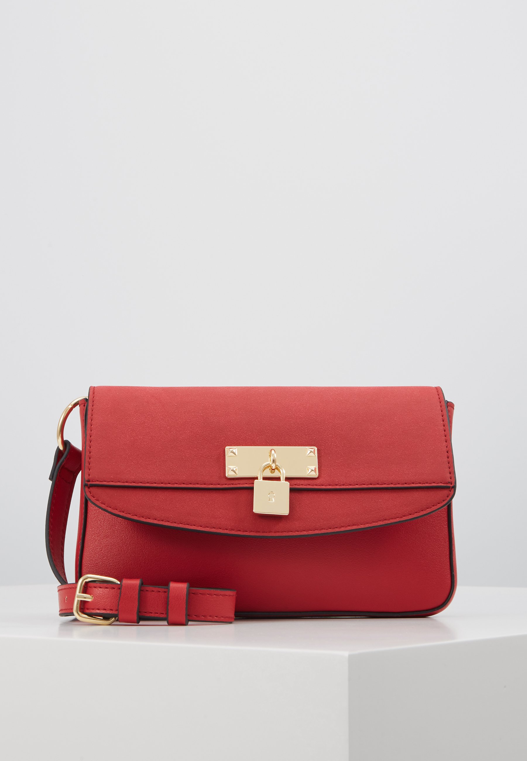 s.Oliver Skulderveske red Zalando.no s.Oliver Skulderveske red Zalando.no