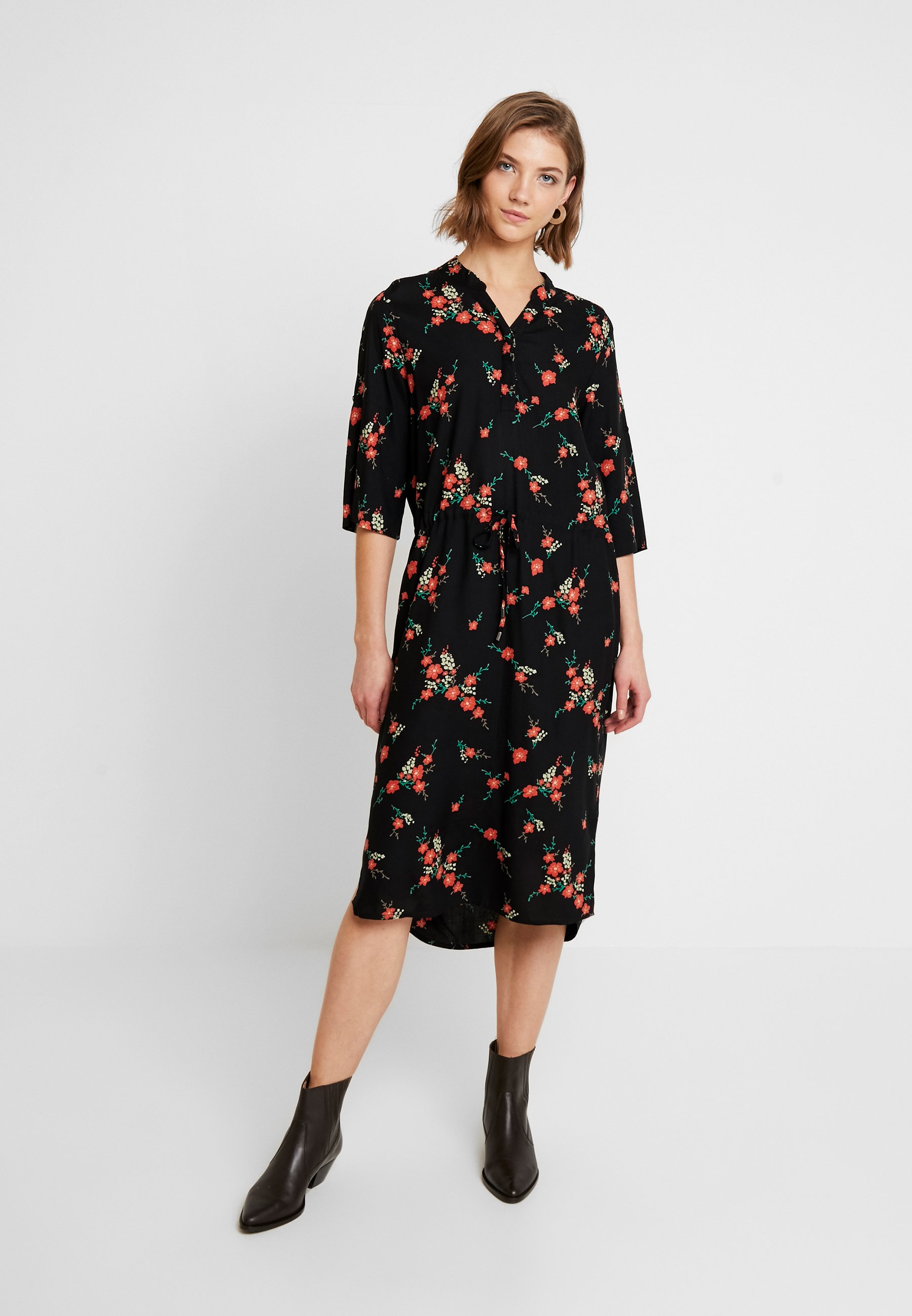 Soaked In Luxury Slkindra Zaya Dress Blusenkleid Black Schwarz Zalando De