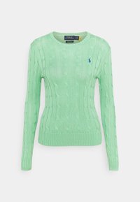 Pull en maille torsadée vert clair à manches longues avec col ras-du-cou et petit logo Polo Ralph Lauren bleu brodé sur la poitrine.