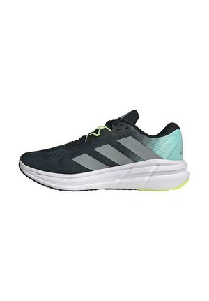 Zapatillas deportivas negras con parte superior de malla, detalles en plata y una entresuela blanca. Presenta una tapa de talón verde claro y cordones brillantes.