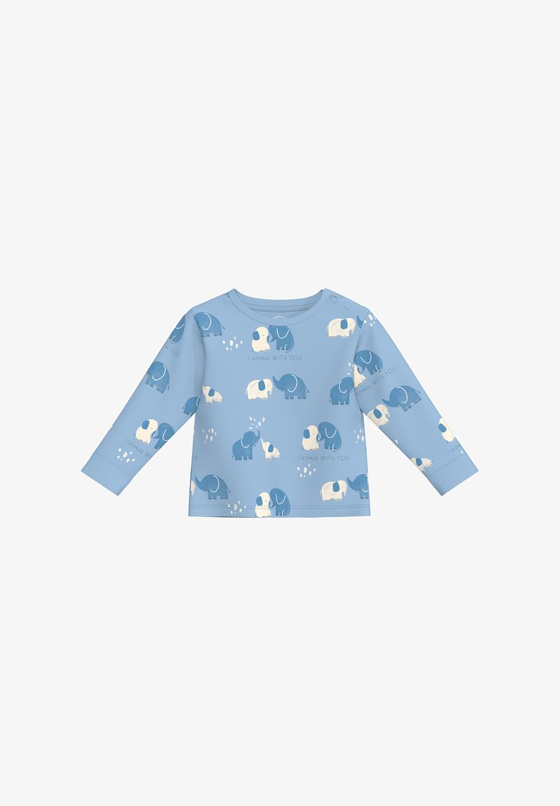 Niebieska koszula z długim rękawem z miękkiego materiału, z nadrukiem słonia w ciemnoniebieskim i jasnoniebieskim kolorze oraz napisem "MOCNIEJ Z TOBĄ" na środku.