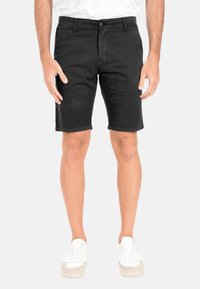 Pantaloni corti neri in cotone con taglio dritto, dotati di chiusura frontale con bottone e zip, tasche laterali e una texture liscia.