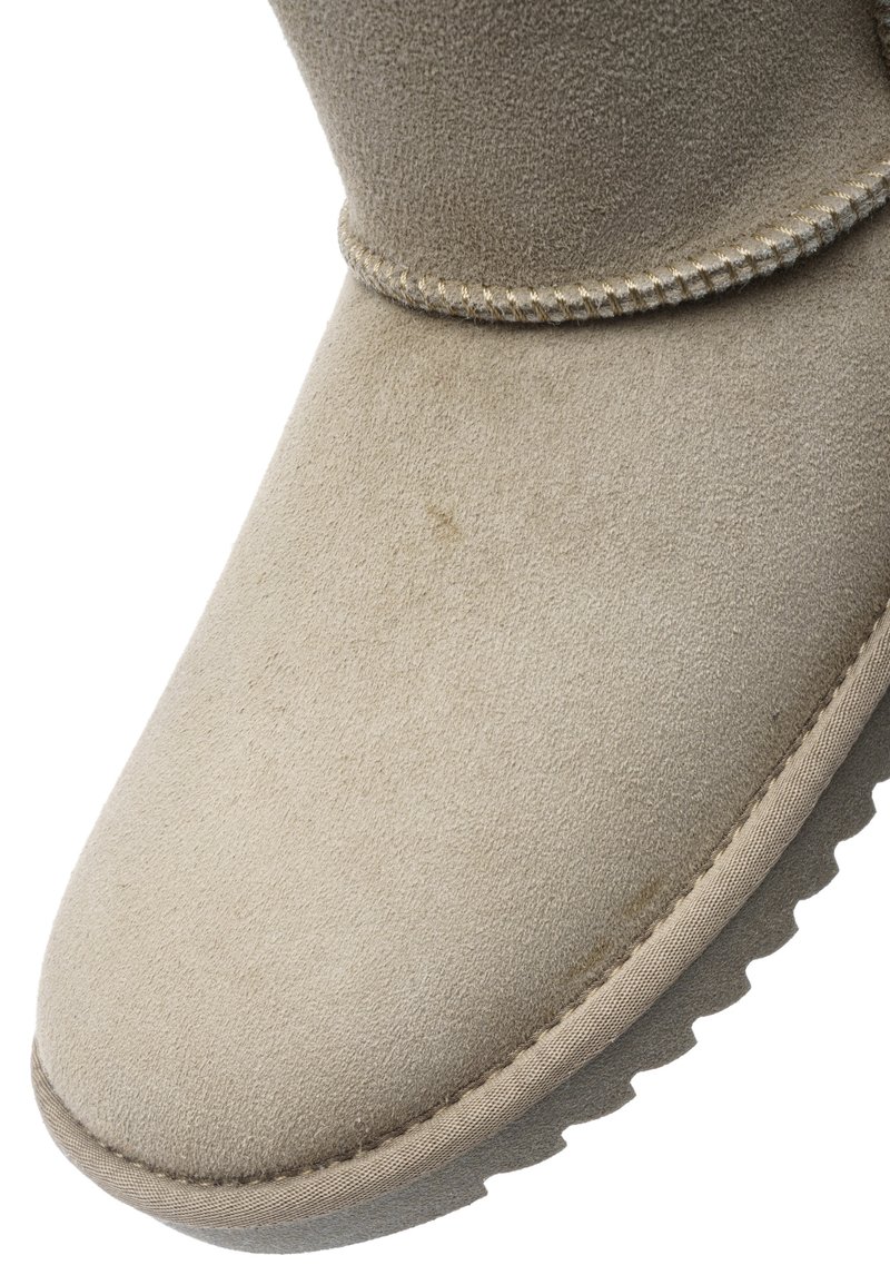 Colors of California - Short winter boot in suede