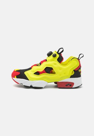INSTAPUMP FURY 94 UNISEX - Chaussons - hypergreen/red/core black
