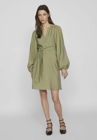 VILA - VIPANDY SHORT - NOOS - Freizeitkleid - oil green Thumbnail-Bild 1