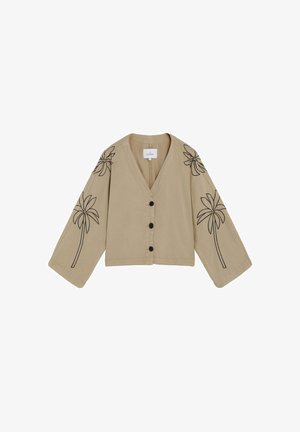 Chaqueta beige de manga larga con botones, mangas anchas y un diseño lineal negro de palmeras en ambos brazos y hombros.