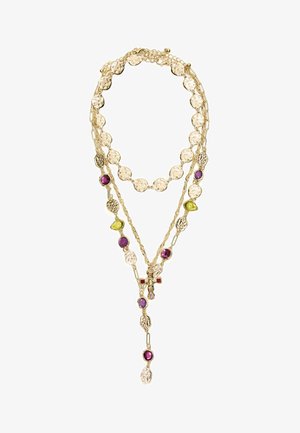 Colier de aur stratificat cu zale rotunde ciocănite, pietre prețioase mov și galbene, și un mic pandantiv cruce cu pietre prețioase.