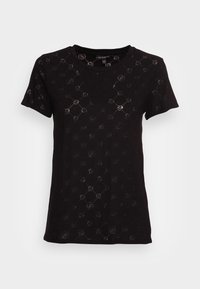Sort kortærmet T-shirt med et let, mønstret tekstur, der indeholder diskrete blomster- og geometriske designs. Rund halsudskæring, blødt stof.