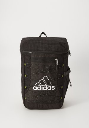 Sac à dos noir Adidas avec poche avant zippée, cordons élastiques croisés, poignée supérieure et logo Adidas blanc sur le panneau avant.