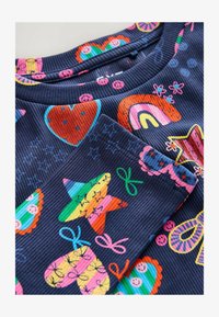 Unselected, navy star