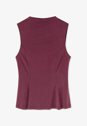 Mouwloos bordeauxrood topje met een hoge halslijn en een flared onderkant, gemaakt van een zachte stof met een gladde textuur en minimale stikdetails.