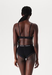 Pieces PCLOGO LADY 4 PACK - Briefs - winetasting/black/ponderosa pine/white