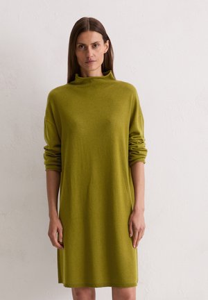 STAND-UP COLLAR - Gebreide jurk - deep pea