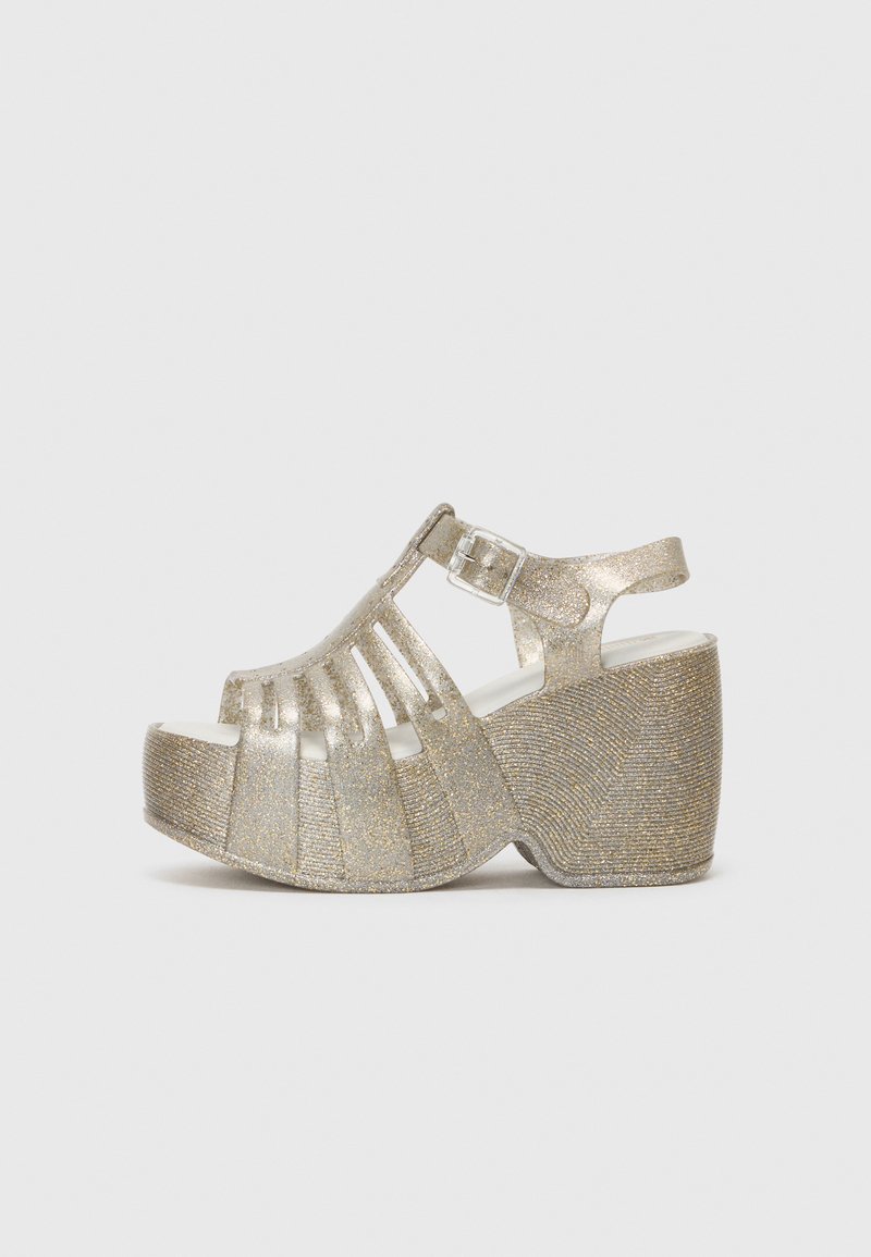 Melissa STATION 79 II - Sandály na klínu - gold-coloured