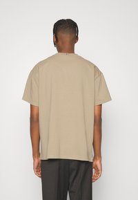 Les Deux DIEGO - T-shirt básica - dark sand/yellow