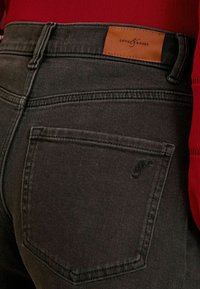 Valitud, charcoal grey