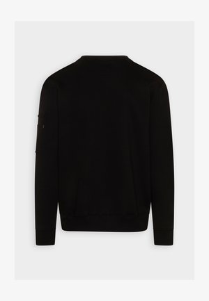 Czarna bluza z długimi rękawami, okrągłym dekoltem, ściągaczami przy mankietach i u dołu, z kieszenią na zamek na lewym rękawie. Gładka faktura.