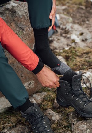 FALKE, TK2 COOL TREKKING - Sportsokken - black mix