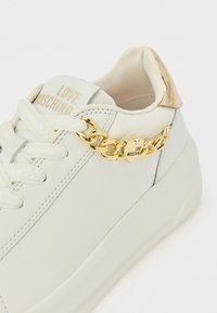 Thumbnail Image 6