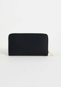 Portafoglio nero con zip, esterno testurizzato, forma rettangolare e dettaglio in zip dorata. Superficie liscia e senza marchi visibili.
