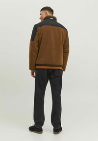R.D.D. ROYAL DENIM DIVISION Flisinė striukė - caramel cafã