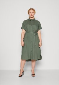 Vero Moda Curve - VMBUMPY SHIRT DRESS CURVE  - Särkkleit - laurel wreath Väikepilt 1