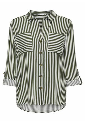Camicia a bottoni a righe verde oliva e bianca, con due tasche frontali, scollo a V e maniche arrotolate con dettaglio a bottone.