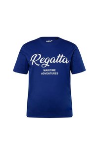 Modrá bavlněná trička s krátkým rukávem. Na přední straně je bílený text "Regatta" a "MARITIMNÍ DOBRODRUŽSTVÍ." Klasický kulatý výstřih.