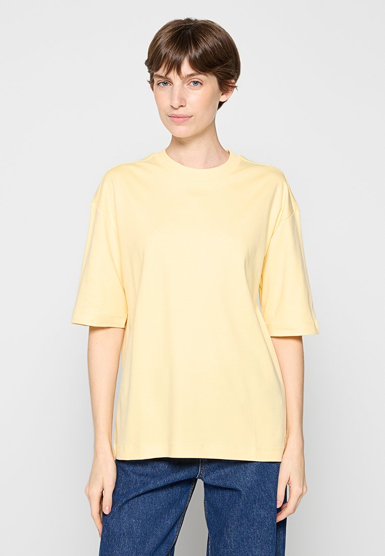Numph T-shirt basic geel