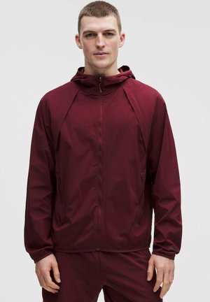 FAST AND FREE PACKABLE - Treniņjaka - burgundy bay