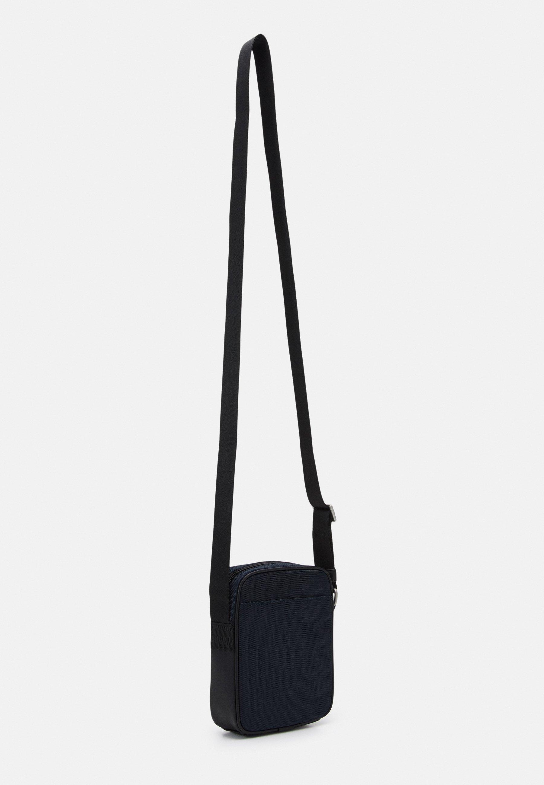 tommy hilfiger reporter