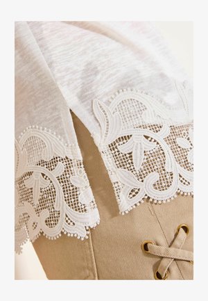 Lipsy, REGULAR FIT - V-NECK LACE HEM T-SHIRT - Print T-shirt - white