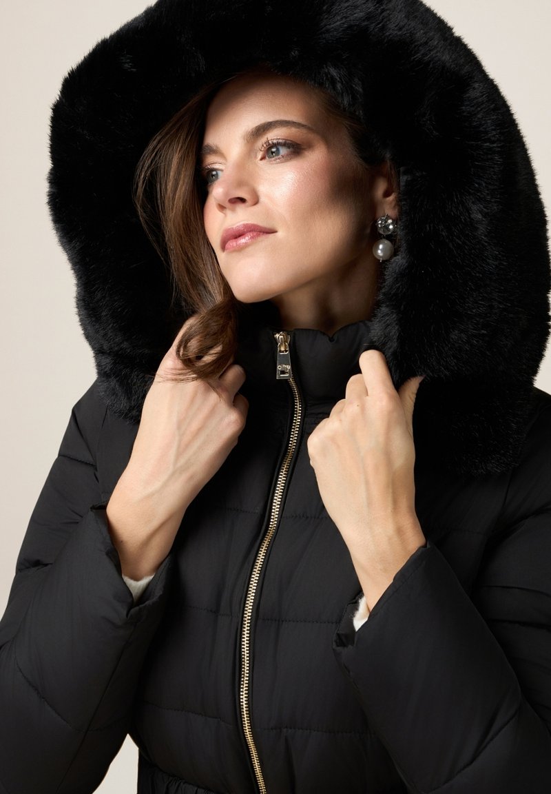 Oltre MIDI E BORDO PELOSO Cappotto invernale nero