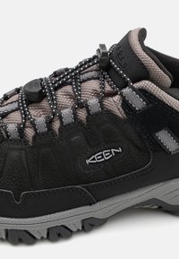 Keen TARGHEE IV WP UNISEX - Hiking shoes - black
