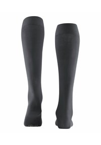 Calze nere fino al ginocchio realizzate in un materiale liscio ed elastico. Presentano un bordo a coste nella parte superiore. Nessun motivo o decorazione visibile.