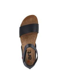 Sandalo nero con fasce larghe, soletta in suede e design ergonomico. Presenta un dettaglio rosso e uno stile con punta aperta.