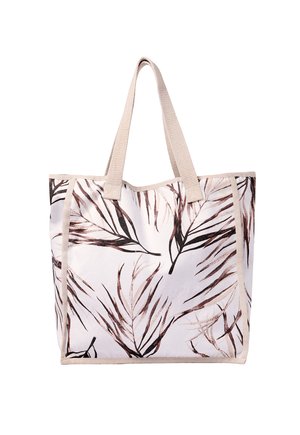 Lærredstaske med hvid baggrund, prydet med brune og sorte bladmønstre. Inkluderer beige håndtag og kant. Generøs rektangulær form.