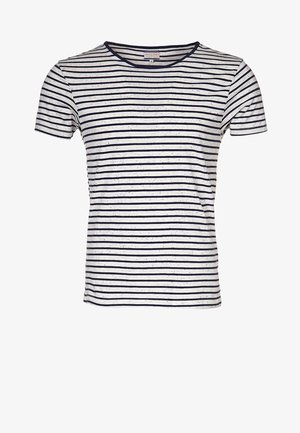 Witte korte mouwen T-shirt met dunne marineblauwe horizontale strepen en kleine meerkleurige spikkels, ronde hals, aansluitende pasvorm.