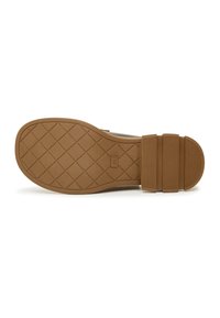 Semelle en caoutchouc marron d'une chaussure avec un motif en losanges et trois grips en caoutchouc texturés horizontaux sur le talon, taille marquée 39.