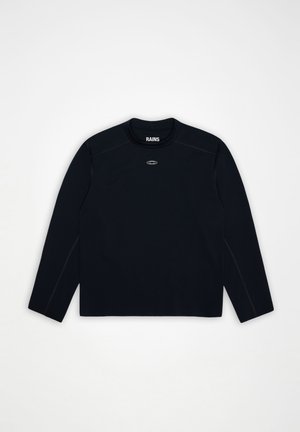 Zwart shirt met lange mouwen en ronde hals, met "RAINS" label op de kraag en een klein circulair logo onder de hals, plat gelegd op een witte achtergrond.