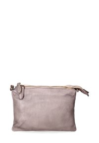 Borsa a mano in pelle di un morbido taupe, con chiusura a zip, superficie texturizzata e tracolla removibile.