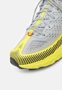 Merrell AGILITY PEAK 5 - Chaussures de running - highrise/hiviz