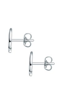 Hõbedased stud-kõrvarõngad, millel on sujuv ja ümar disain ning turvalised suru-taguseid kinnitused. Omab poleeritud viimistlust ja minimalistlikku stiili.